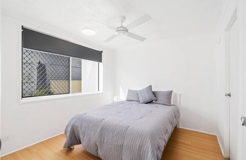 Miami Apartment | Burleigh Point - Hosted by Burleigh Letting