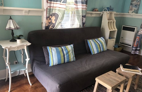 South Redondo Cottage | Burnham Beach Cottages #2-Block to Beach!