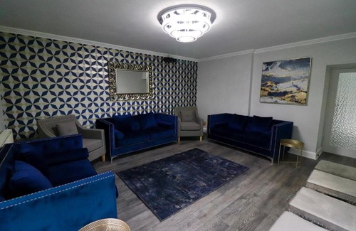 Bilston House | Burnside house with hot tub - perfect for family gatherings & special occasions