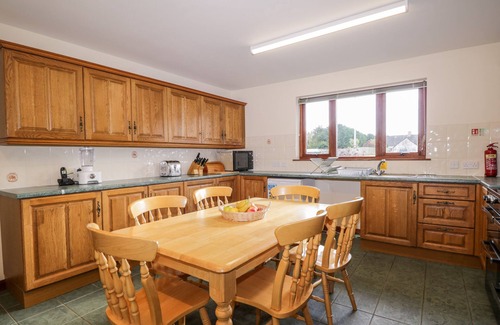 Lairg Cottage | BURNSIDE, pet friendly, character holiday cottage in Lairg