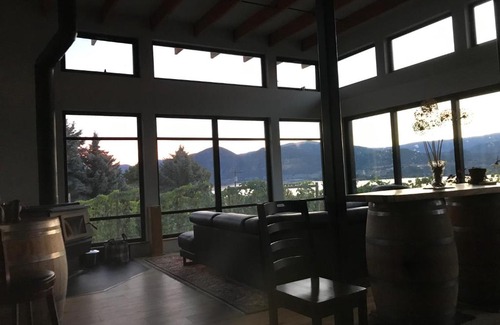 Okanagan-Similkameen Bed & Breakfast | Burnt Grass vineyards B&B
