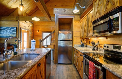 Broken Bow Cabin | Burnt Whiskey! Beautiful Rustic Couples Cabin.