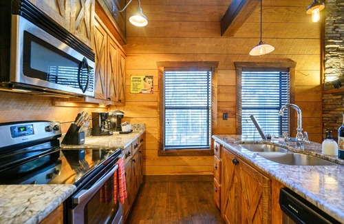 Broken Bow Cabin | Burnt Whiskey! Beautiful Rustic Couples Cabin.