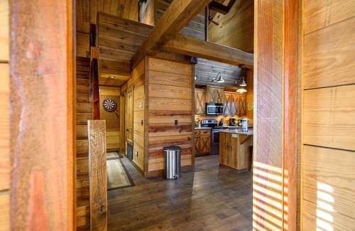 Broken Bow Cabin | Burnt Whiskey! Beautiful Rustic Couples Cabin.