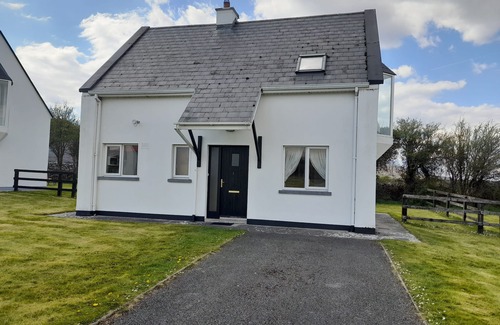 Ballyvaughan Cottage | Burren Way Cottage 09 - sleeps 6 guests in 3 bedrooms