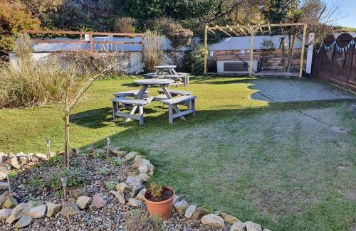 Kendal House | Burrow Cottage