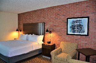 New Hartford Hotel | Burrstone Inn, an Ascend Collection Hotel