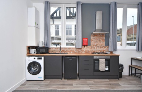 Burton on Trent Apartment | Burton Apartments. Free WiFi & Parking - Sleeps 2