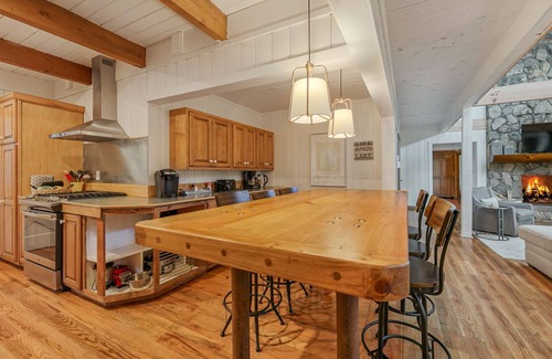 Tiger House | Burton Bass Lodge - Newly renovated family retreat in Murray Cove, Lake Burton.