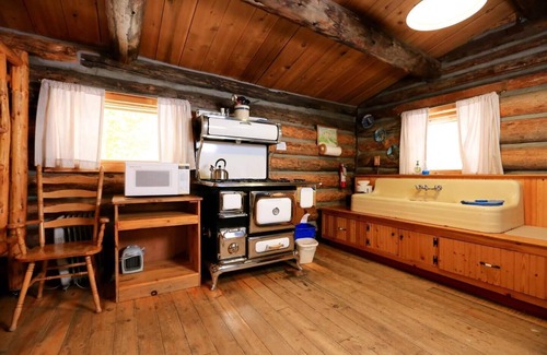 Clark Cabin | Burton Cabin - Secluded Rustic Charm