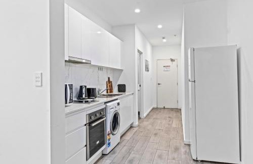 Burwood Apartment | Burwood 1Br apt nearTrainShopping street parking