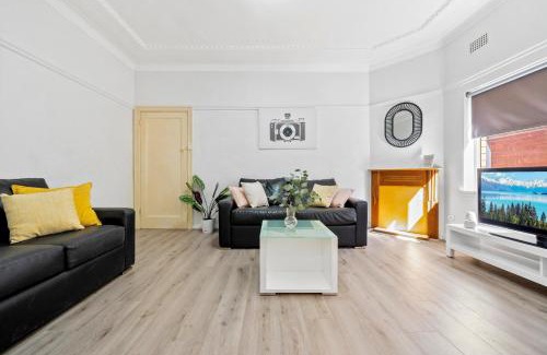 Burwood Apartment | Burwood Newly Renovated 2 Bedroom Apartment