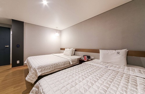 Buk-gu Hotel | Busan Hwamyeongdong Mercy