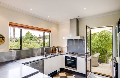 Havelock North House | Busby Hill Villa - Havelock North Holiday Home