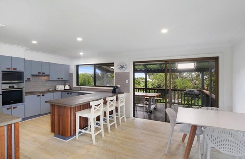 Macmasters Beach House | BUSH BEACH HIDEAWAY | Pet Friendly , WIFI | Accom Holidays