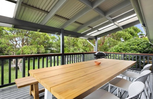 Macmasters Beach House | BUSH BEACH HIDEAWAY | Pet Friendly , WIFI | Accom Holidays