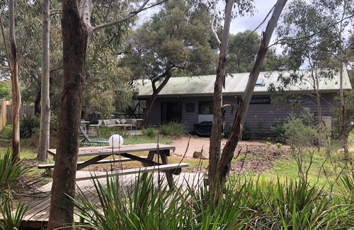 Anglesea House | 'Bush by the Sea' - quiet native setting