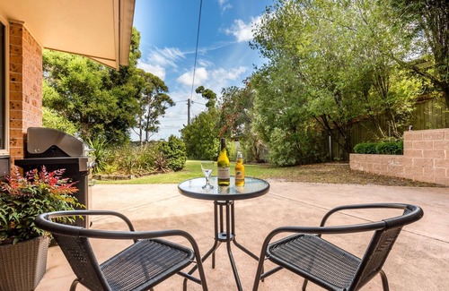 Vincentia Apartment | Bush to Beach Apartment 88 - relaxing getaway (5 min stroll to the beach)