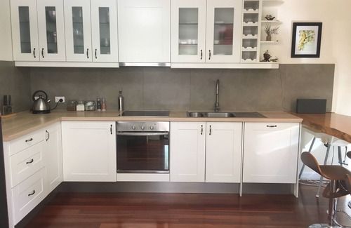 Margaret River House | Bushey Heath - A Walk To Town Bush Retreat
