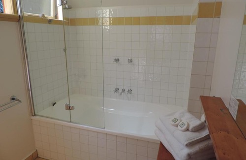 Strahan Apartment | Bushman's at Strahan