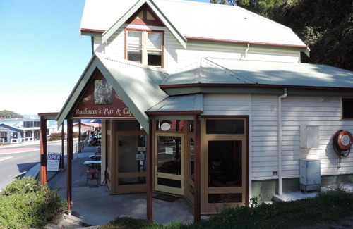 Strahan Apartment | Bushman's at Strahan