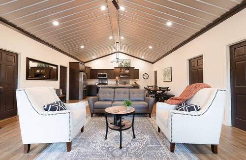 Fairbanks House | Bushplane Hangar Home on RUNWAY Chic Luxe Aurora Views ~Bushplane Escape~