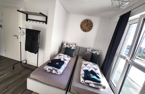 Neusaess Apartment | Business apartment with WIFI, elevator & free parking