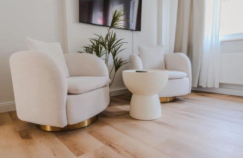 Oststadt/Stadtfeld Apartment | Business & Boutique Apartment - Parking lot