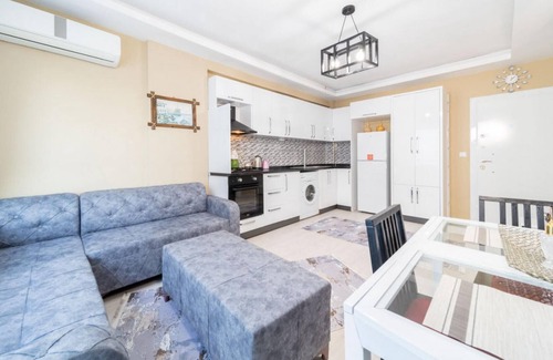 Konyaalti Apartment | Business-Friendly Flat Close to Beach in Konyaalti
