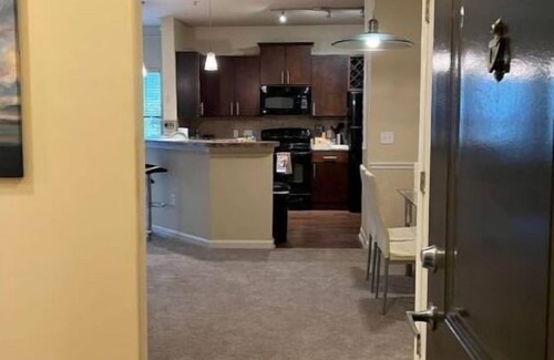 Executive Park Apartment | Business/Pleasure nComfy & Quiet with all the comfort of home. Instant Booking