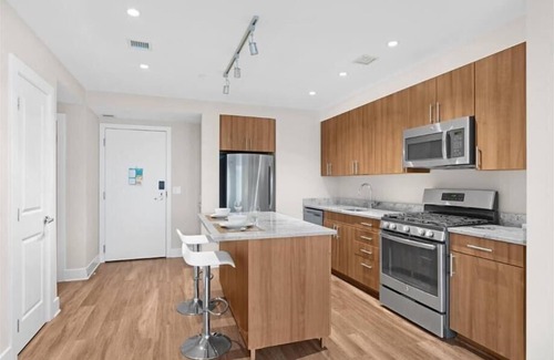 Reston Apartment | Business Traveler Friendly w desk & Wi-Fi | Fairfax County