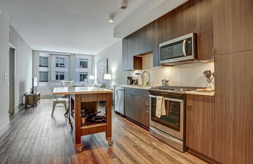 Garden Hills Apartment | Business Travellers Getaway | Fast Internet & Lounge | Buckhead