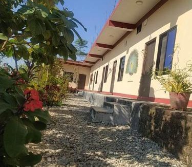 Sauraha House | Busy Bee Guest House
