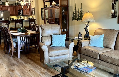 Gatlinburg Condo | Butler's Newly updated Downtown Condo, 2 King BR's, Beautiful View!