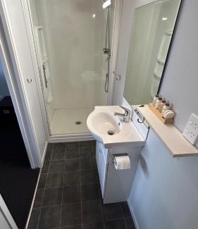 Oakura Hotel | Butlers Reef Accommodation