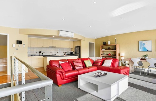 Apollo Bay Apartment | Butter Factory 8 - Location, Location With Sensational Ocean Views