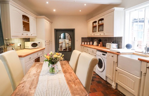 Abbots Bromley Cottage | BUTTERCROSS COTTAGE, pet friendly, with a garden in Abbots Bromley