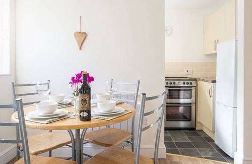 Whitland Cottage | Buttercup Cottage, Holiday Cottage Llanfallteg, Near Narberth, Sleeps 4, 2 bedrooms, bathrooms