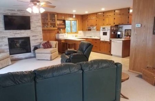 Farwell House | Buttercup Hideaway the perfect lake get away!