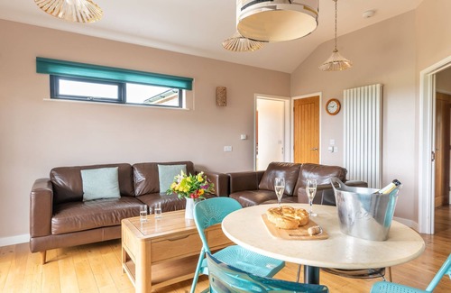 Cheddar Cabin | Buttercup lodge - sleeps 4/5 with hot tub & countryside views