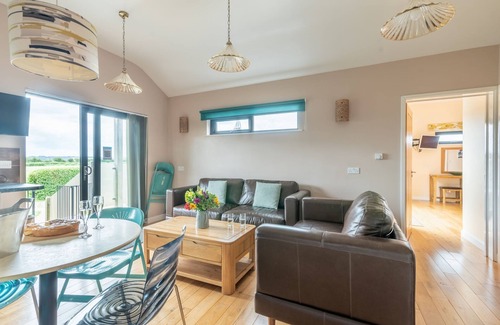 Cheddar Cabin | Buttercup lodge - sleeps 4/5 with hot tub & countryside views