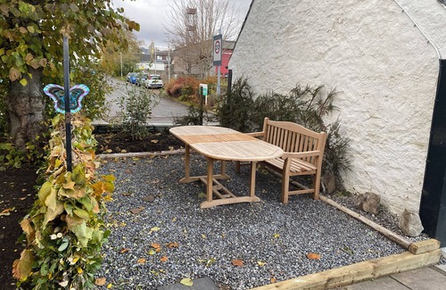 Grantown-on-Spey Cottage | BUTTERFLY COTTAGE, romantic, with a garden in Grantown-On-Spey
