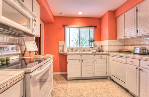 Saugatuck House | Butterfly Cottage - Unique Cottage located in Historic Downtown Saugatuck