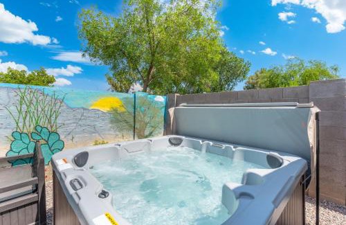 Mesa House | Button Bungalow Spring Fun & Golfing Hot Tub BBQ