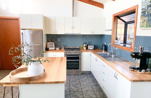 Bungaree House | Buttons By The Beach (King Island coastal retreat)