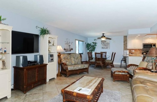Siesta Key Condo | Buttonwood 427 - 3 Bedroom Condo with Private Beach with lounge chairs & umbrella provided, 2 Poo.
