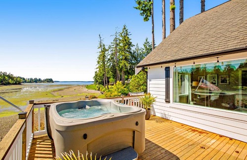 Grapeview House | Buzz & Christa's Beach House