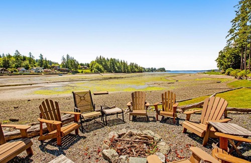 Grapeview House | Buzz & Christa's Beach House