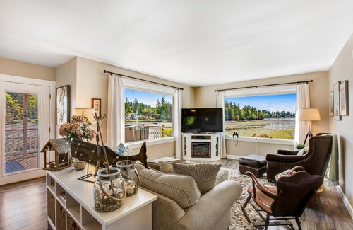 Grapeview House | Buzz & Christa's Beach House