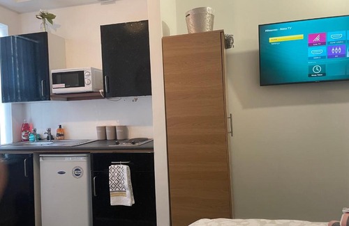 Bradford Apartment | Bv Comfy Budget Studio At Quebec Street Bradford